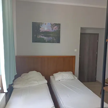 Szewczenki 3 *