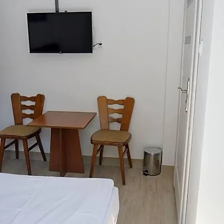 Szewczenki 3 *