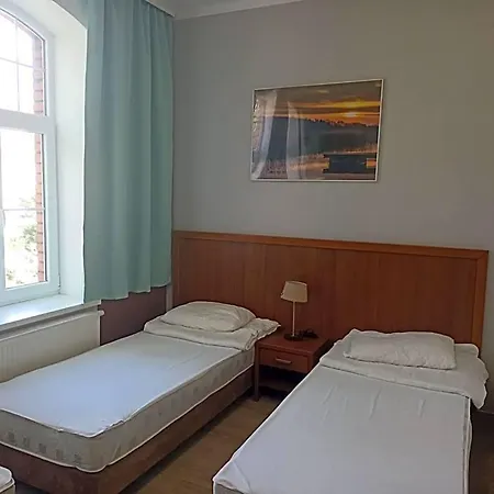 Szewczenki 3 *